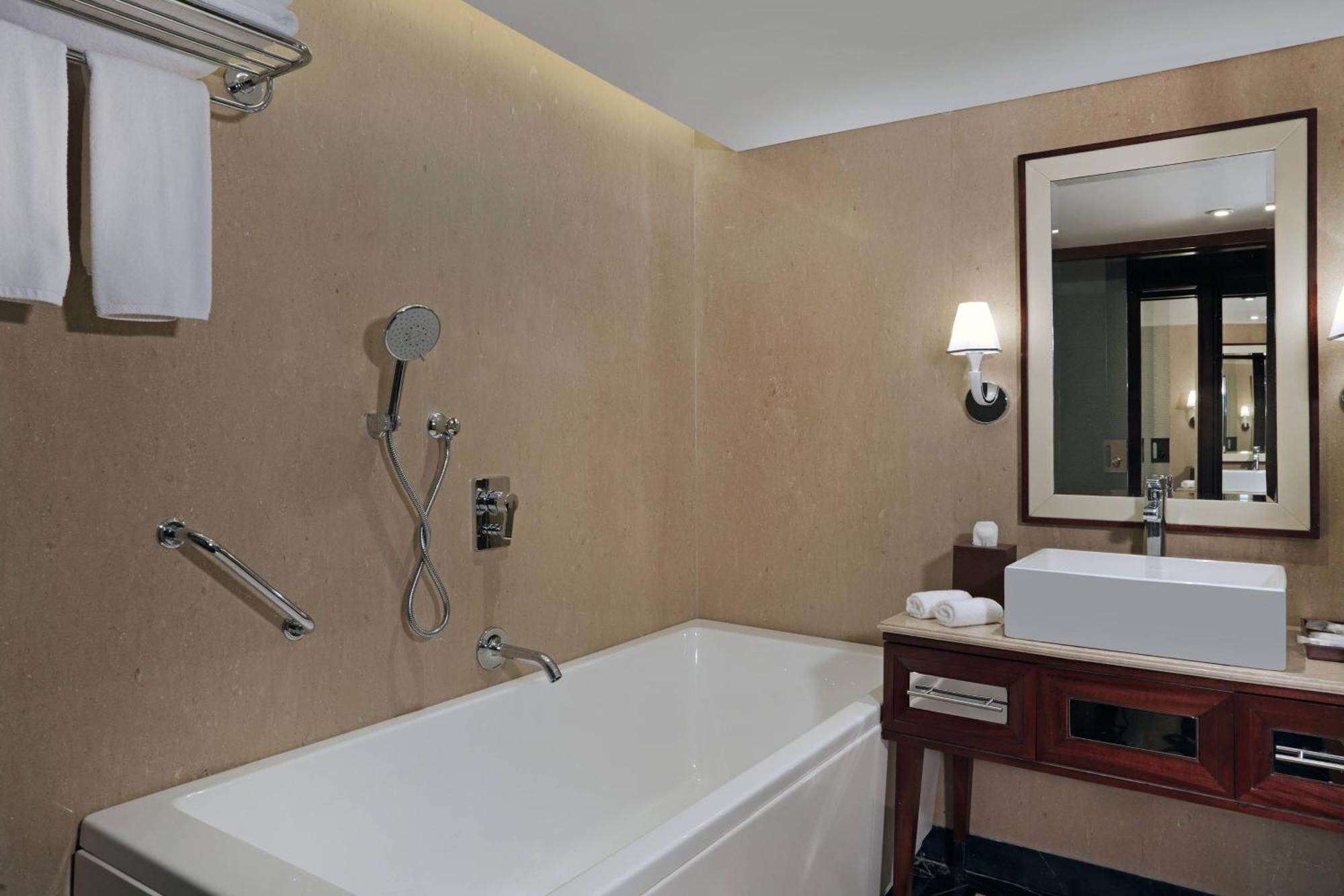 Sheraton Grand Pune Bund Garden Hotel Kültér fotó